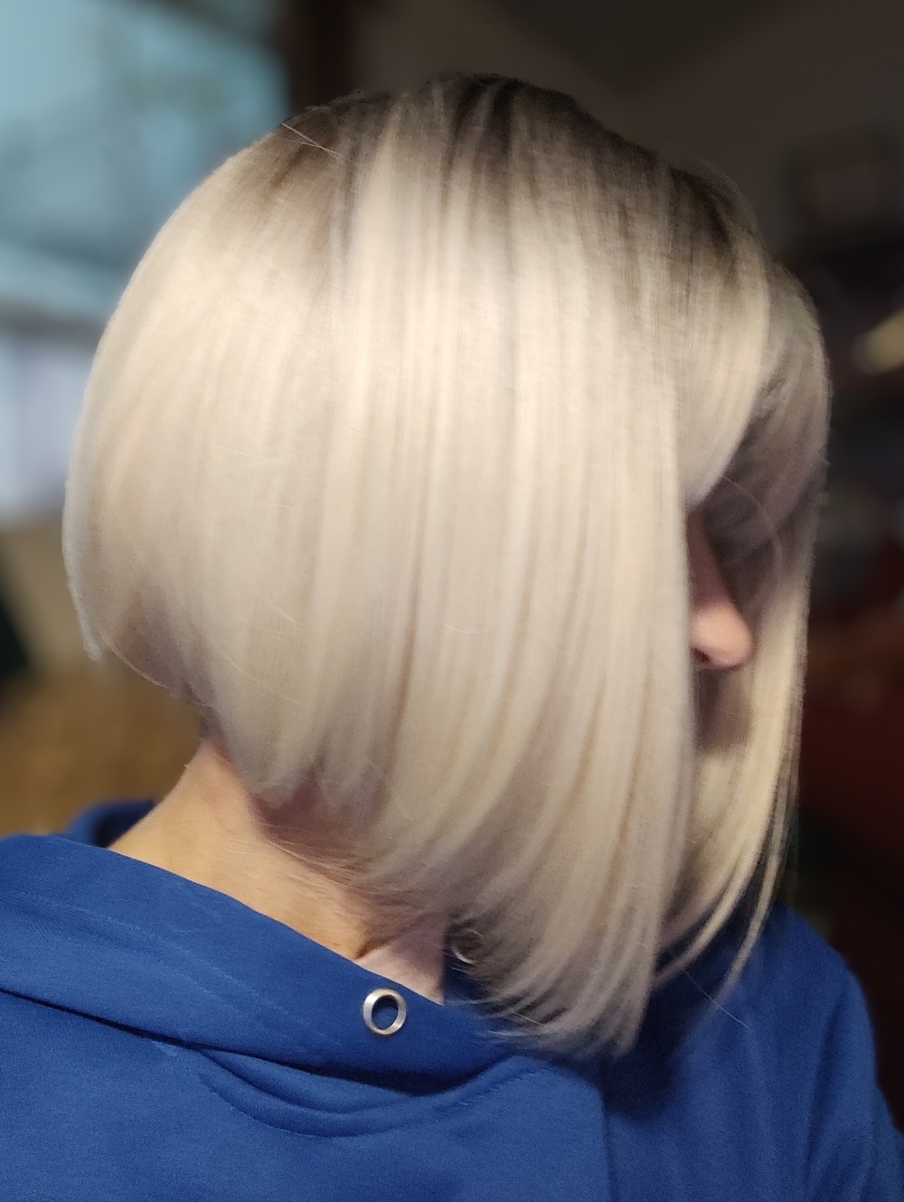 Blonde Short Layered Bob Wig - Sleek Platinum W/ Natural Dark 'roots' NWOT - Picture 5 of 14